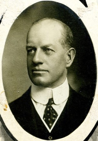 Dr A Norman McArthur, 1911. (OGCA).